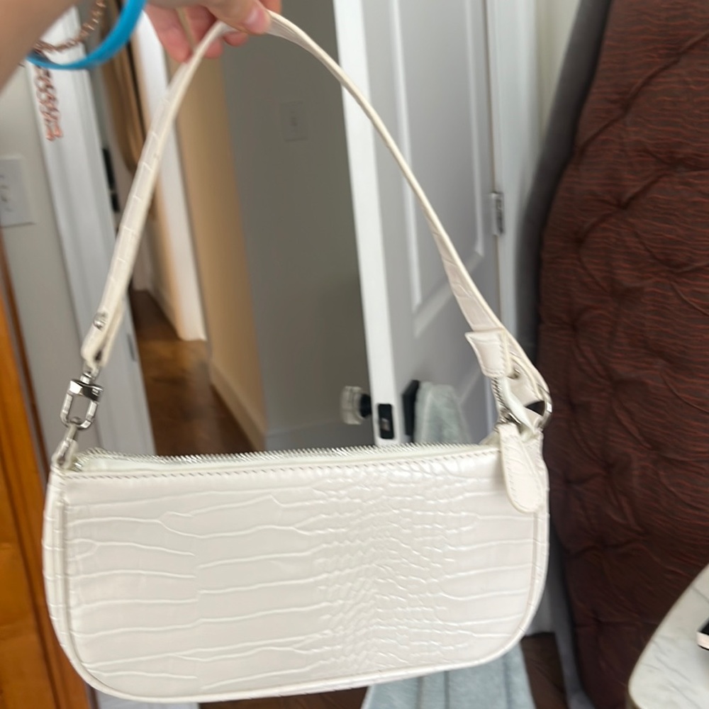 white amazon crocodile pattern shoulder bag